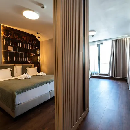 Rokusfalvy Borhotel Es Fogado * 艾杰克