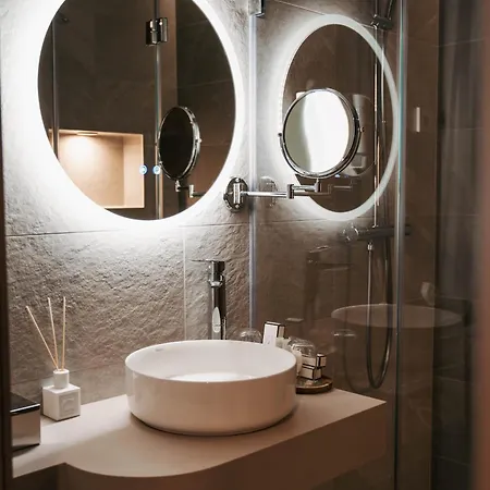 Rokusfalvy Borhotel Es Fogado 宾馆 *