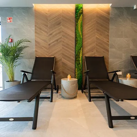 Rokusfalvy Borhotel Es Fogado 宾馆 *