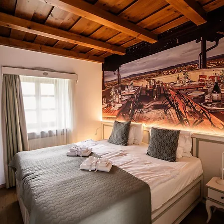 Rókusfalvy Borhotel és Etyek