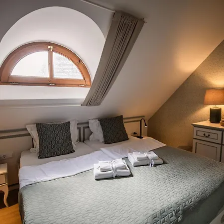 Rókusfalvy Borhotel és