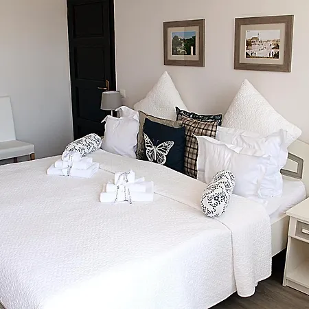Rokusfalvy Borhotel Es Fogado 宾馆 *