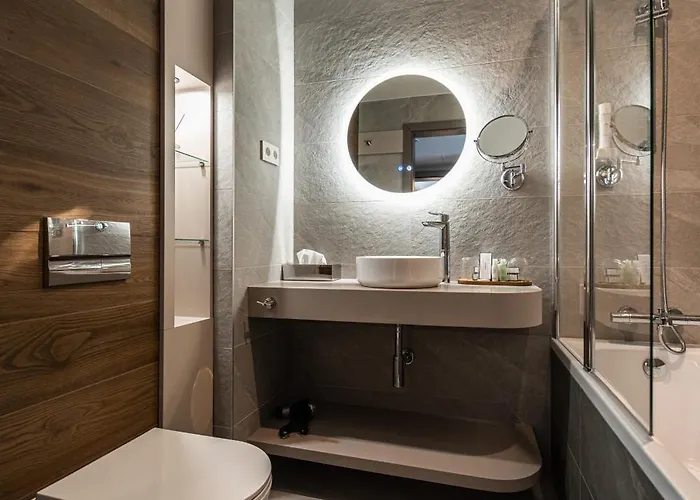 Rokusfalvy Borhotel Es Fogado * إتيك