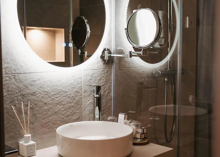 Rokusfalvy Borhotel Es Fogado بيت ريفي *