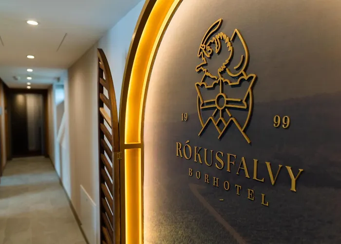 Rokusfalvy Borhotel Es Fogado إتيك
