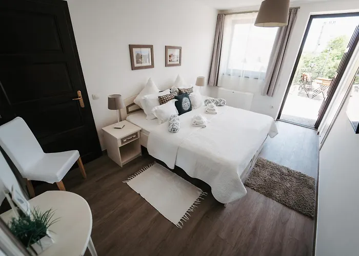 Rokusfalvy Borhotel Es Fogado إتيك