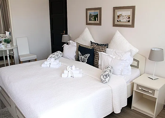 Rokusfalvy Borhotel Es Fogado بيت ريفي *